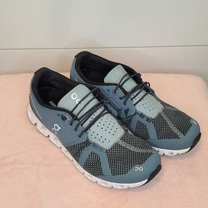 Women's On Running Cloud Tennis Shoes size 8.5